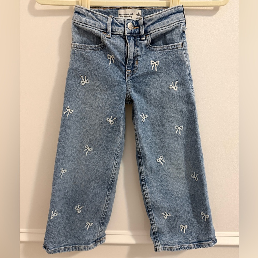 Abercrombie & Fitch Light Blue Embroidered Bow Jeans High Rise Wide Leg Short